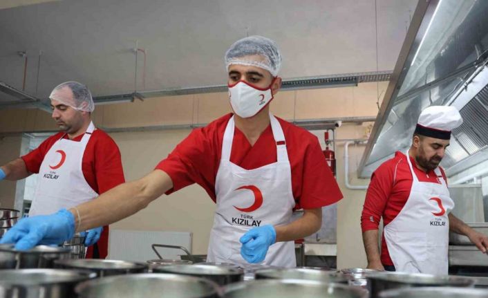 Türk Kızılay Elazığ Şubesi’nden 200 ihtiyaç sahibine sıcak yemek