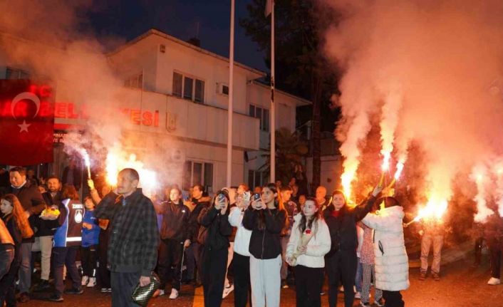 Türkiye şampiyonları davul-zurna ve meşalelerle karşılandı