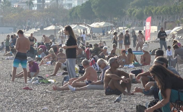 Türkiye soğukla mücadele ederken dünyaca ünlü sahilde yaz görüntüsü