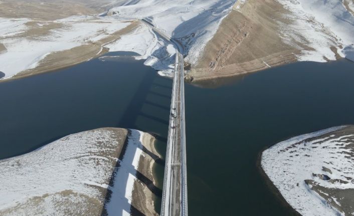 Turnaçayırı Barajı’nda masalsı kış: Kar yağışı manzarayı değiştirdi