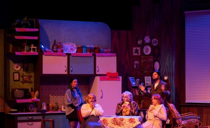 "Üç Jokerli Konken" Adana’da kapalı gişe sahnelendi