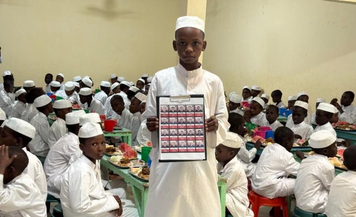 UKABDER’den şehitler için anlamlı anma programı: Çad’da yetimlere yemek ikram edildi, dualar edildi