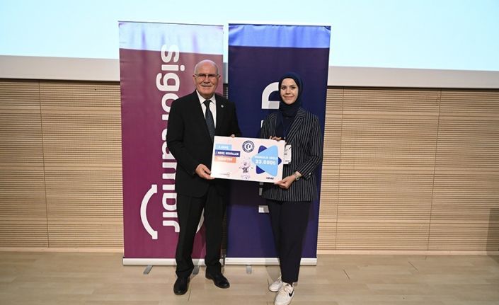 Uşak Üniversitesi yenilikçi fikirlerle geleceğe yön veren gençleri ödüllendirdi