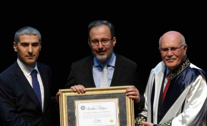 Uşak Üniversitesinde 2025-2026 akademik yılı törenle başladı