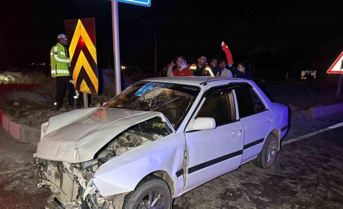 Uşak’ta iki araç çarpıştı: 1’i bebek 10 yaralı