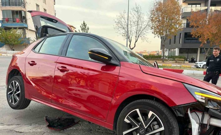 Uşak’ta iki otomobil çarpıştı: 2 yaralı