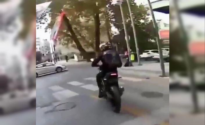 Uyanık sürücü yaptığı düzenekle plakasını gizledi