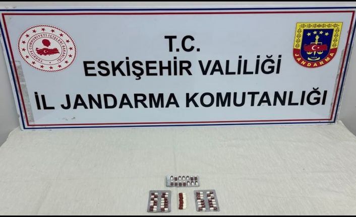 Uyuşturucu bulunduran 2 şahıs jandarma kontrolüne takıldı