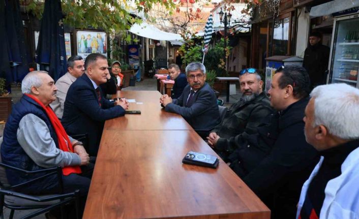 Vali Akbıyık ve Rektör Kaçar tarihi Arasta esnafını ziyaret etti