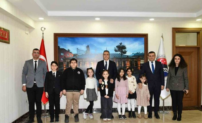 Vali Çiçek, 20 Kasım Dünya Çocuk Hakları Günü’nde çocukları ağırladı