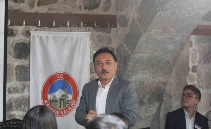 Vali Çiçek; Mektep Melikgazi’de öğrencilerle tecrübelerini paylaştı