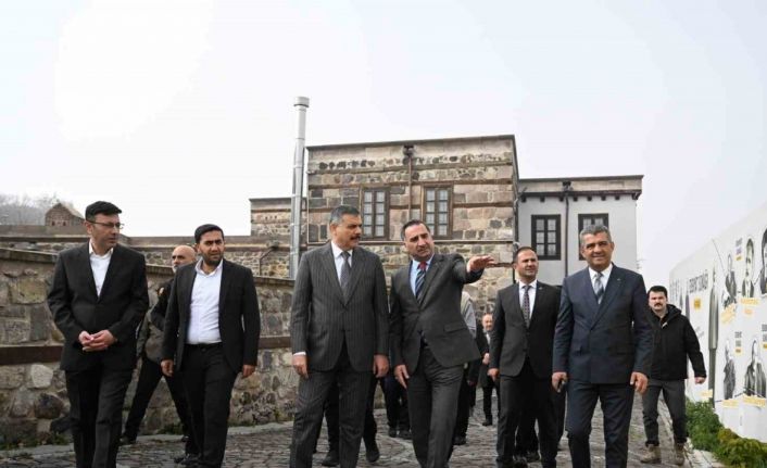 Vali Çiftçi, "Dil ve Edebiyat Konağı"nı inceledi, "Edebiyat Sokağı"nda gezdi