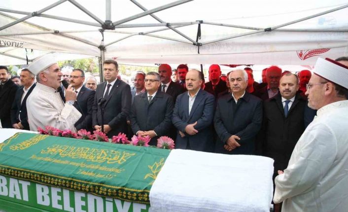 Vali Meftun Dallı’nın annesi toprağa verildi