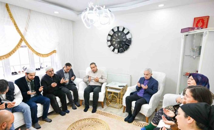 Vali Turan ve Kaymakam Yıldız Rümeysa Sanpur’un ailesine taziyede bulundu