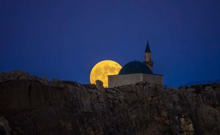 Van Kalesi, "Kunduz Süper Ay" ile görsel şölen oluşturdu