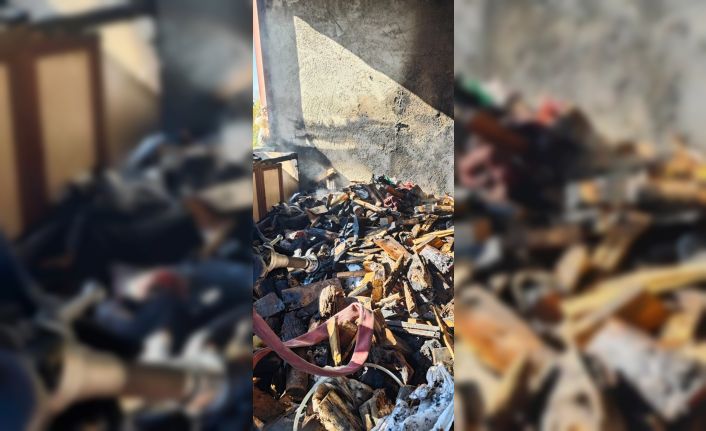 Van’da çatı yangını