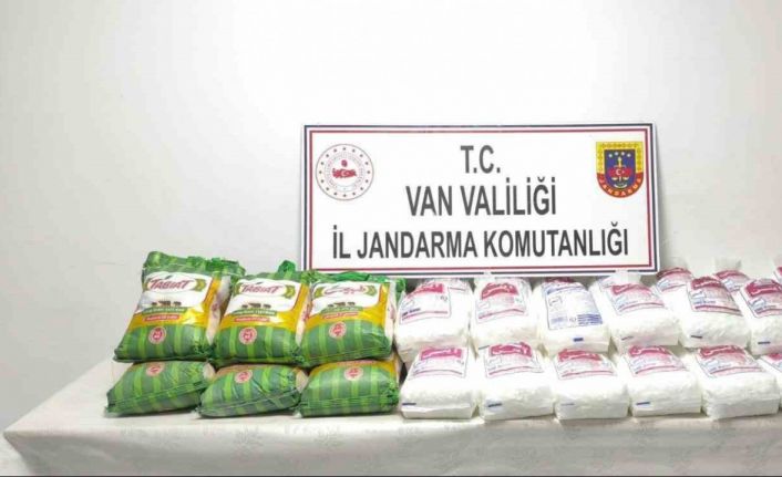 Van’da kaçak eşya ve gıda maddesi ele geçirildi