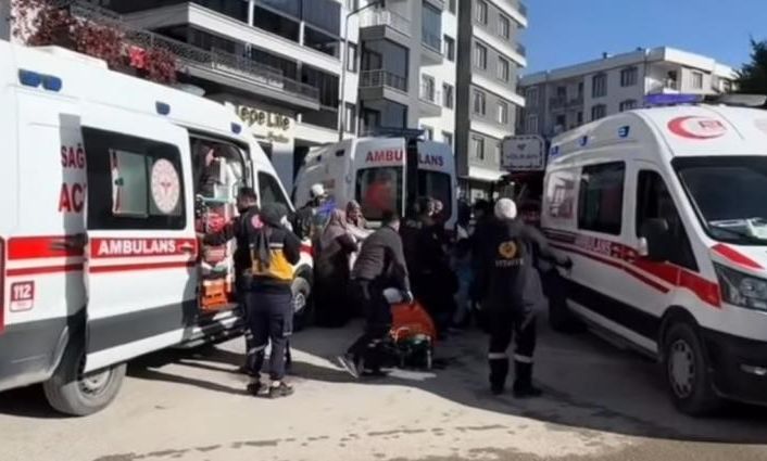 Van’da otopark yangınında 29 kişi dumandan etkilendi