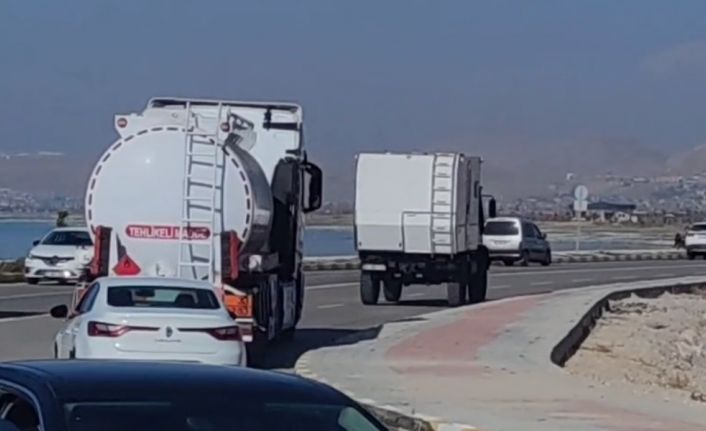 Van’da sahil yolu çökme tehlikesiyle karşı karşıya