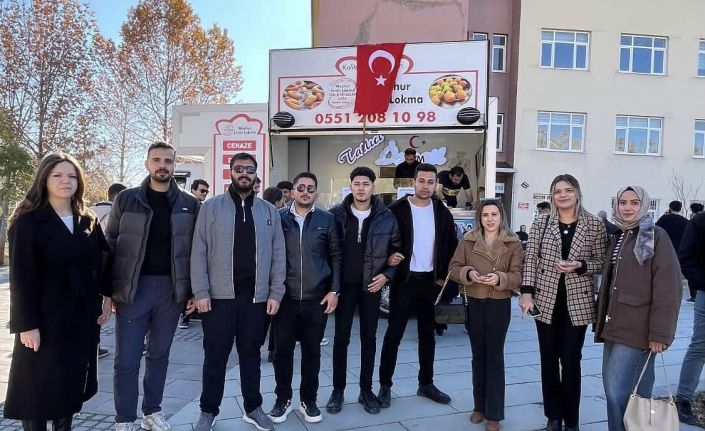 Van’da üniversite öğrencilerinden 20 şehit için anlamlı etkinlik