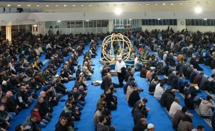 "Vatan ve millet ruhumuz" Cuma hutbesinin konusu oldu