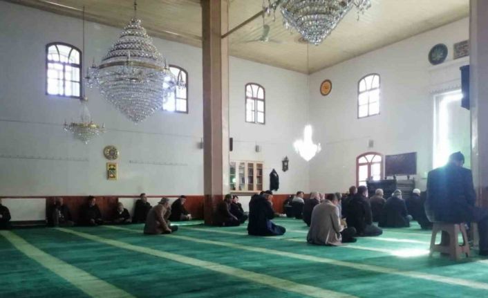 Vefat eden öğretmenler için Aydıntepe’de mevlit okutuldu