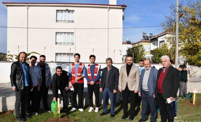 Vezirköprü’de Gazze ve şehitler için fidanlar toprakla buluştu