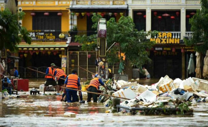 Vietnam’daki selde can kaybı 35’e yükseldi