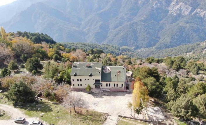 Viraneye dönen Paşa Yaylası Oteli ayağa kalkacağı günü bekliyor