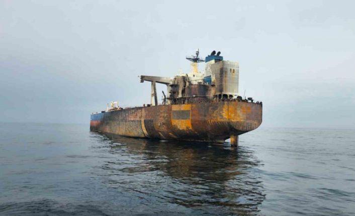 Vurulan tanker KAIROS’ta sızıntı tespit edildi