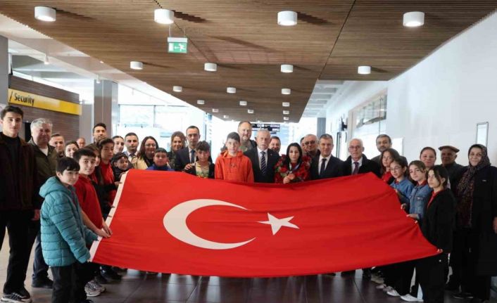 Wushu’da dünya 3’ncüsü olan Ordulu sporcu törenle karşılandı