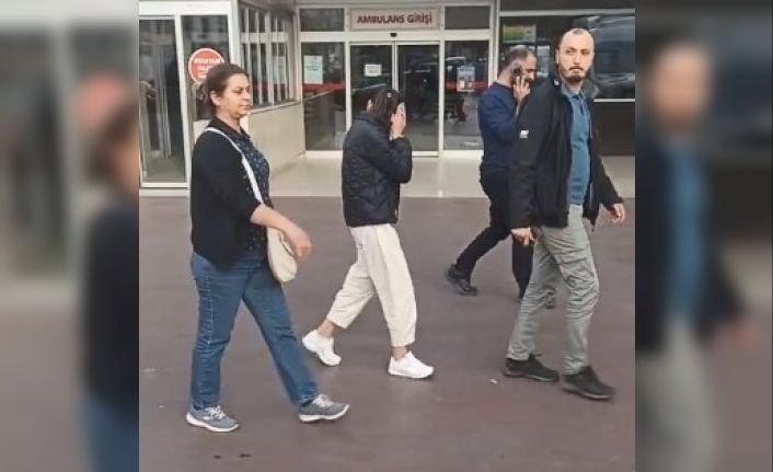 Yaşından büyük cezası olan kadın hırsız kameraları görünce yüzünü gizlemeye çalıştı