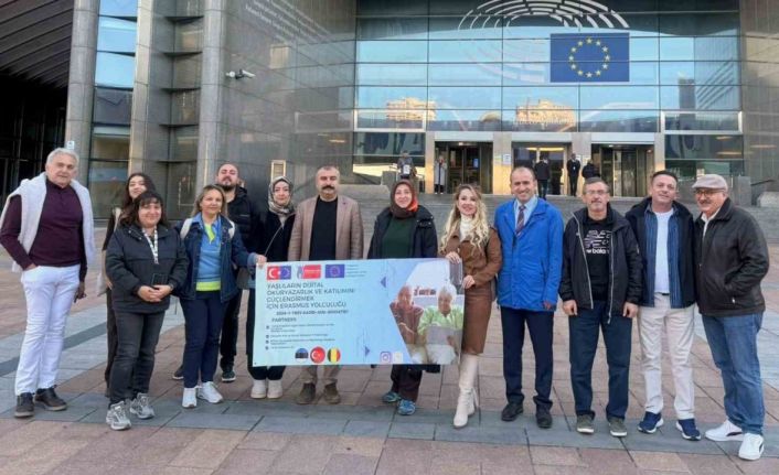 Yaşlıların dijital okuryazarlığını güçlendirmek için önemli adım