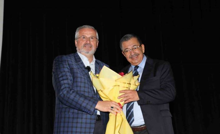 Yazar Hayati İnanç, Bafralılar ile ‘Aile’ konulu konferansta buluştu