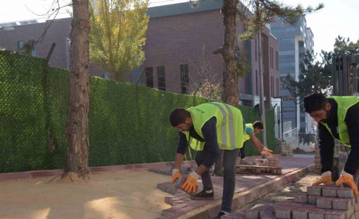 Yeni cadde ve sokaklar ulaşıma açılıyor, kaldırımlar yenileniyor