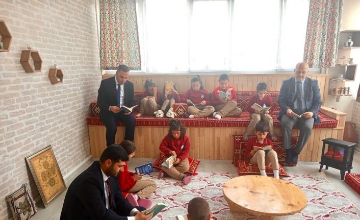 Yeni yapılan kültür odasında kitap okuma etkinliği gerçekleştirildi