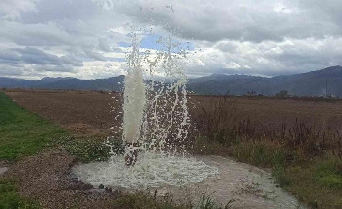 Yıllar önce yapılan kuyudan püsküren su şaşırtıyor