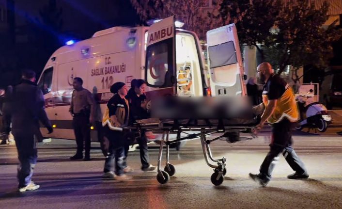 Yola kontrolsüz çıkan otomobil, motosikletle çarpıştı: 1 yaralı