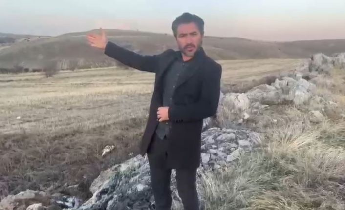 Yolunu şaşıran karaca bozkırın ortasında görüntülendi