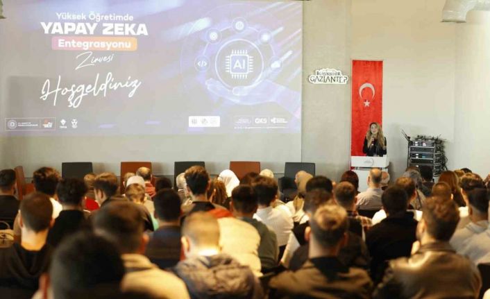"Yükseköğretimde Yapay Zeka Entegrasyonu Zirvesi" yoğun katılımla gerçekleştirildi