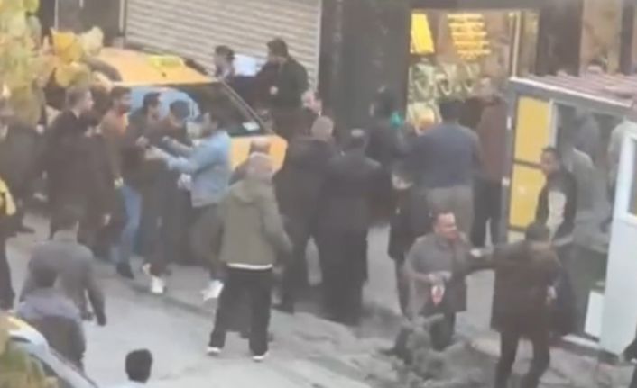 Yüksekova’da cadde ortasında kavga