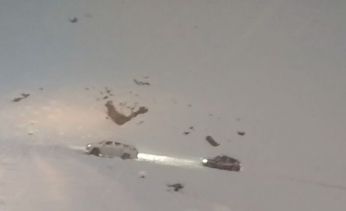 Yüksekova’da yoğun kar nedeniyle mahsur kalan vatandaşların imdadına Mehmetçik yetişti