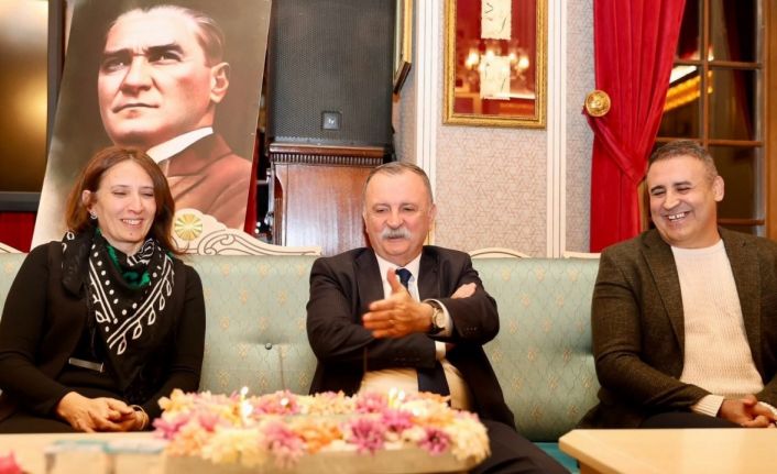 Yunusemre Belediyespor’dan Başkan Balaban’a sürpriz kutlama