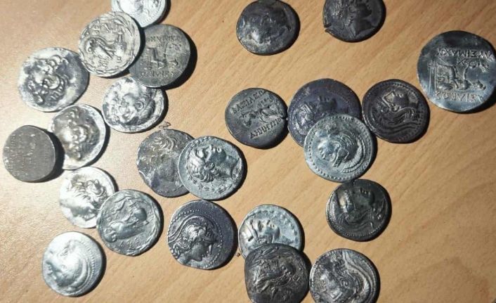 Yurt dışına kaçırılan 71 antik sikke komşuda yakalandı