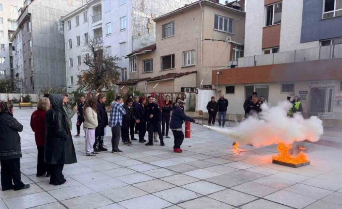 Yurt personeline uygulamalı yangın eğitimi