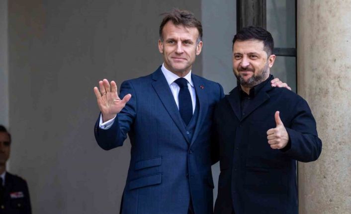 Zelenskiy, 1 Aralık’ta Paris’te Macron ile bir araya gelecek