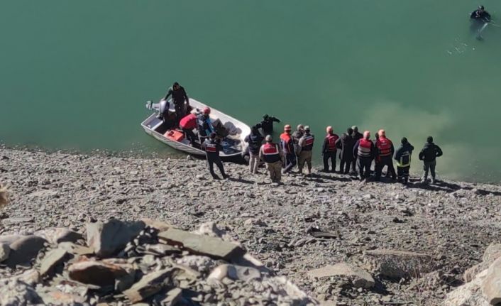 Zernek Barajı’na araç uçtu: 2 ölü