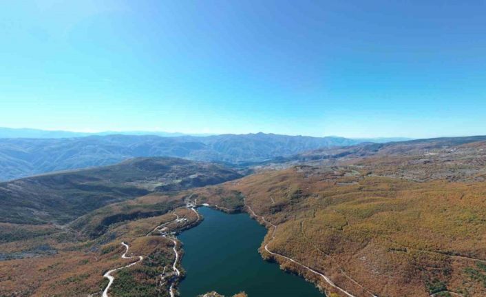 Zinav Gölü sonbahar renkleriyle mest ediyor