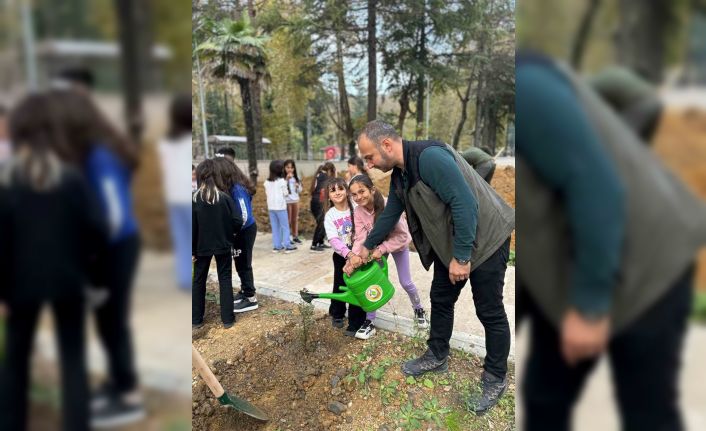 Zonguldak’ta ilkokul öğrencileri fidan dikti