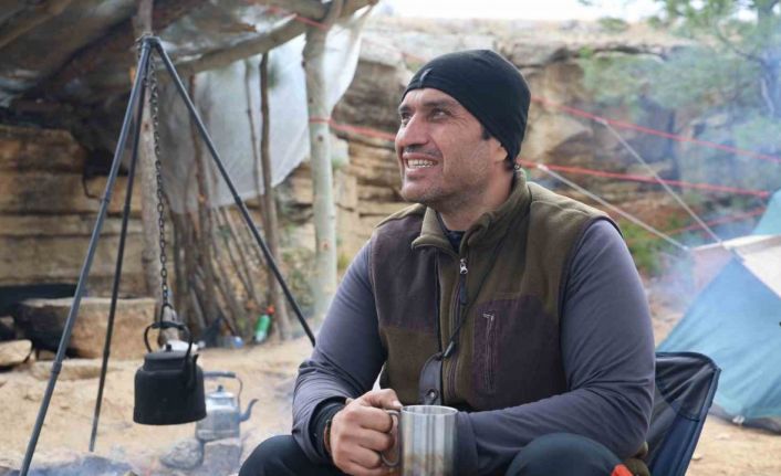 15 yıllık coğrafya öğretmeni, kamp ve bisikletle doğayı öğretiyor